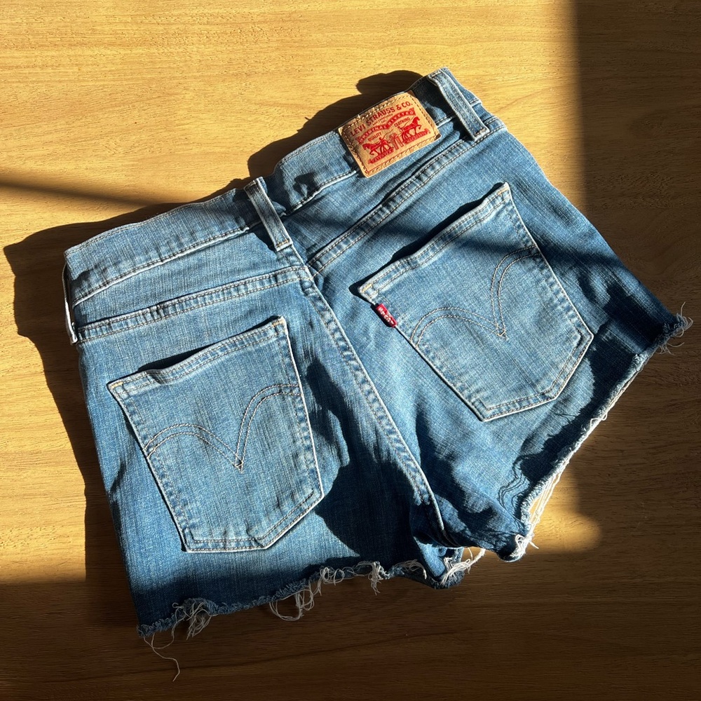 Levi’s short - Picture 2 of 2